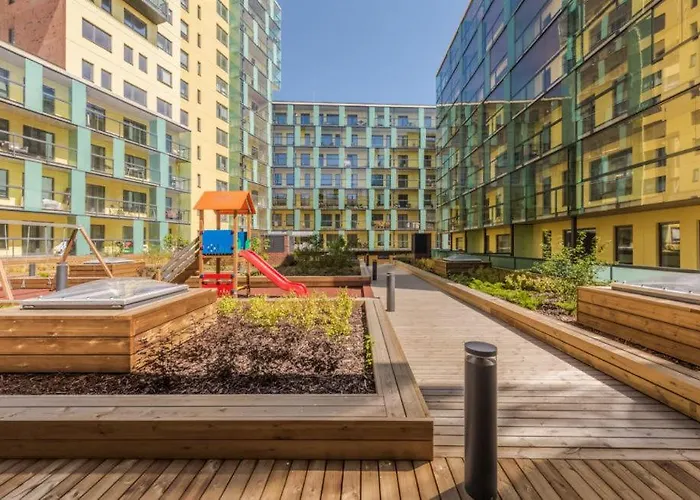 Bright & Peaceful 1Bd Apartment With Free Underground Parking